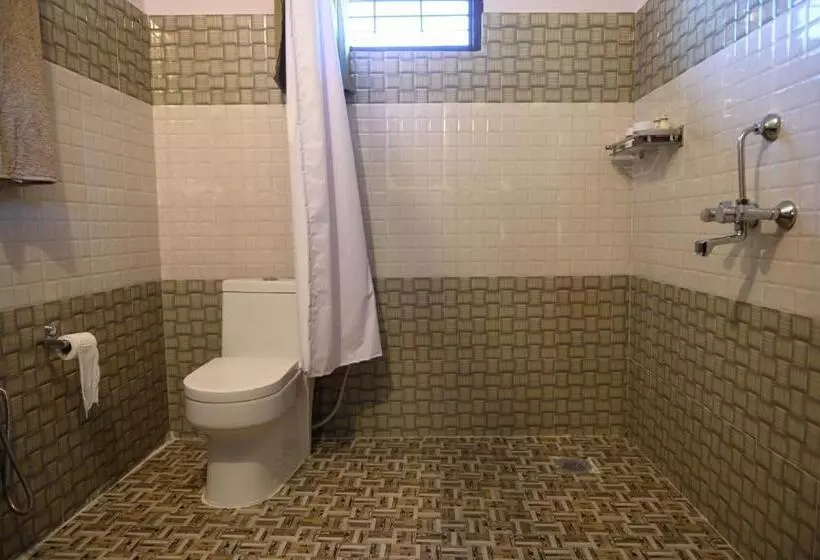 هتل Tharu Community Lodge