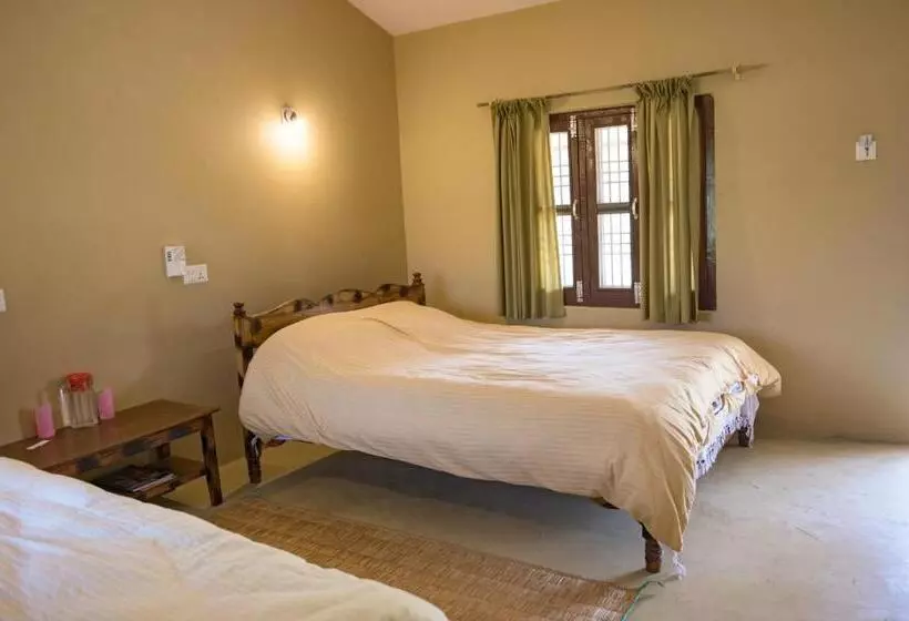 هتل Tharu Community Lodge