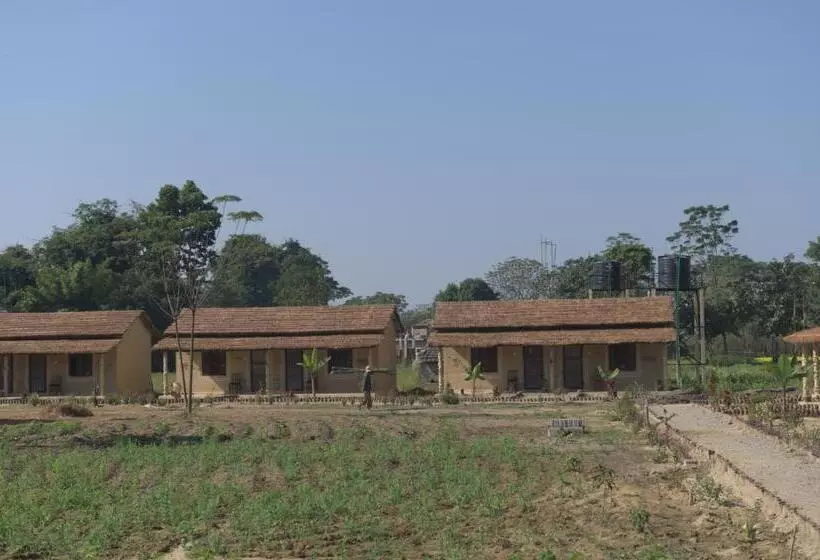 هتل Tharu Community Lodge