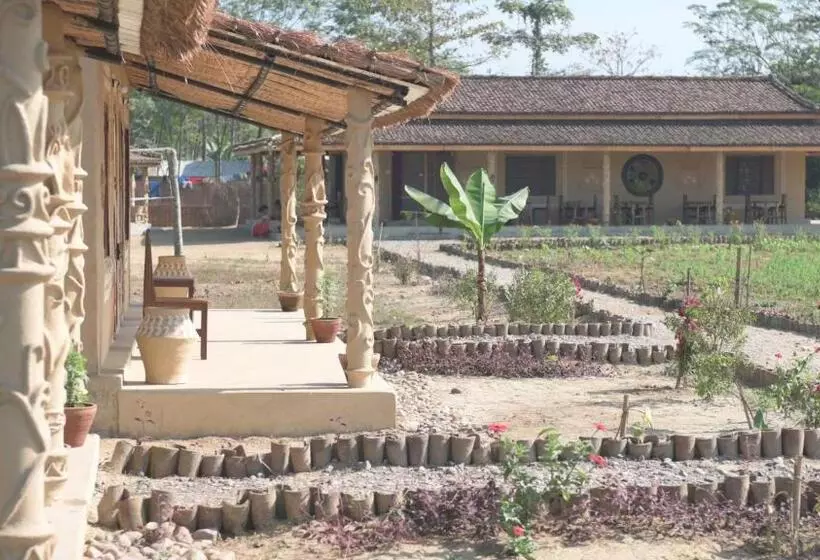 هتل Tharu Community Lodge