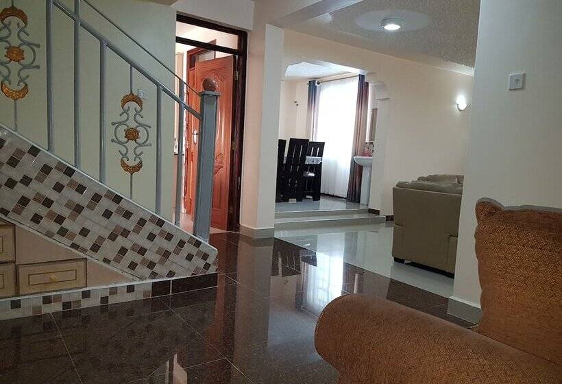 Maggys Airport Guest House   Hostel