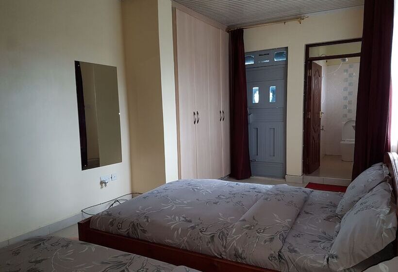 Maggys Airport Guest House   Hostel