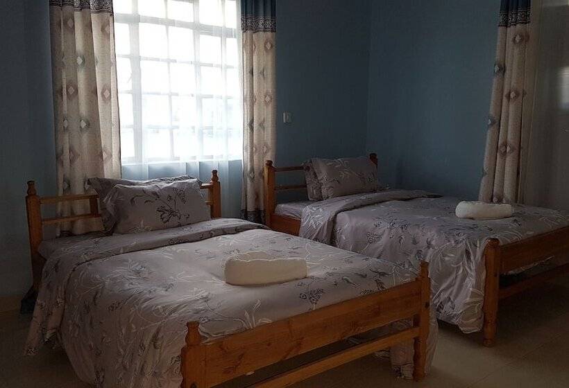 Maggys Airport Guest House   Hostel