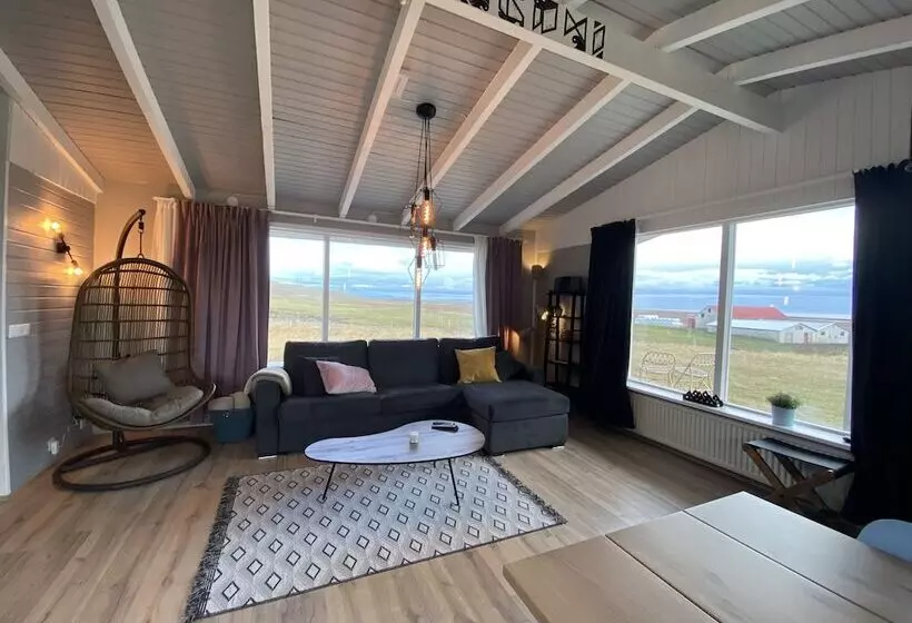 Nátthagi Cottage
