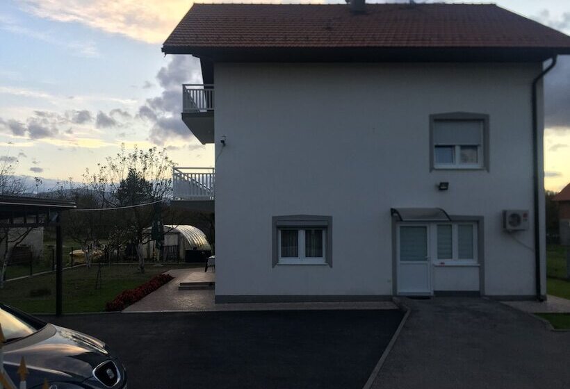 پانسیون Apartmani Denis