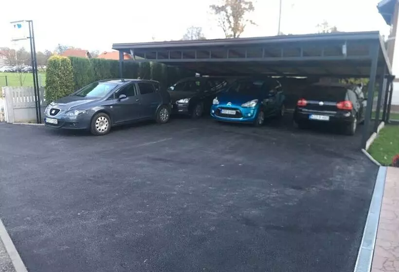 پانسیون Apartmani Denis