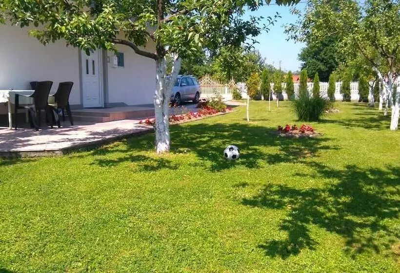 پانسیون Apartmani Denis