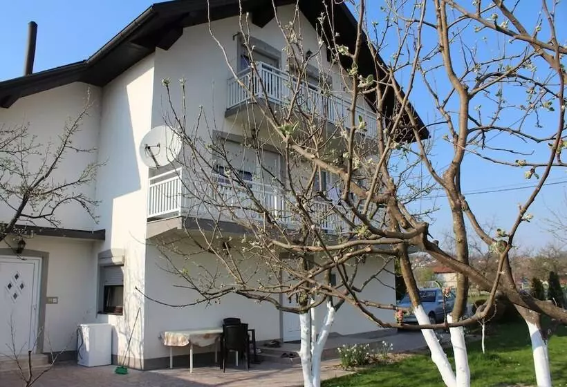 پانسیون Apartmani Denis