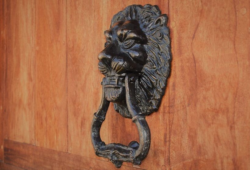 بنسيون Casa La Columna