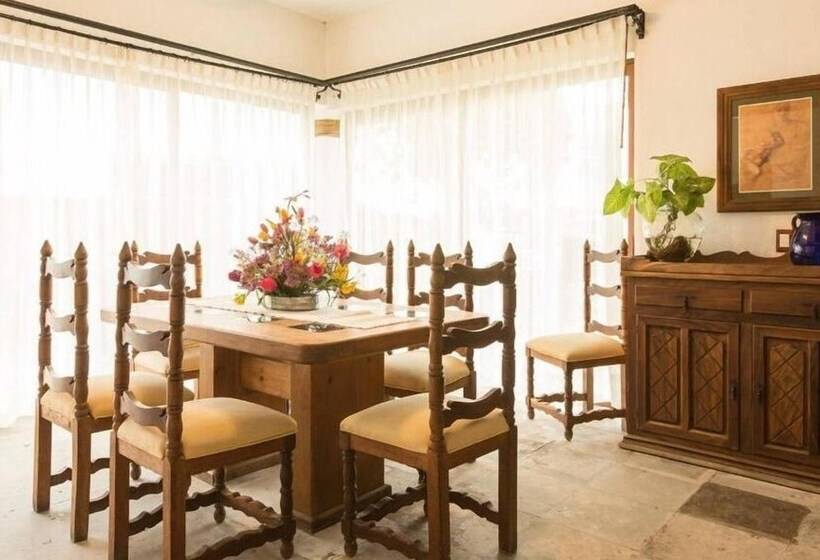 بنسيون Casa La Columna