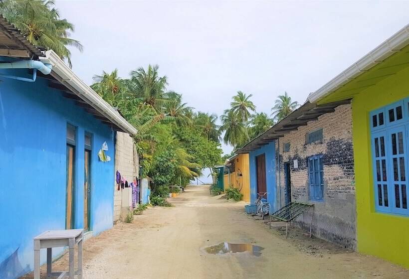 پانسیون Explore Island Inn