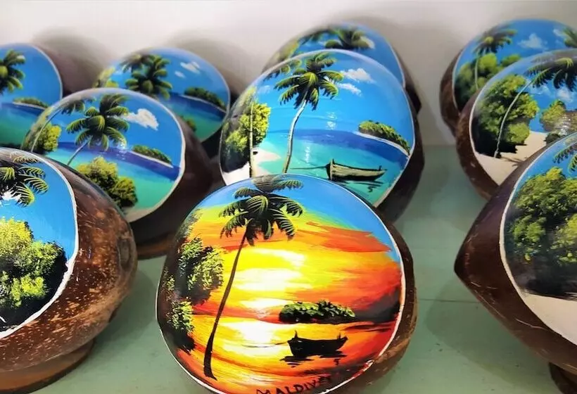 پانسیون Explore Island Inn