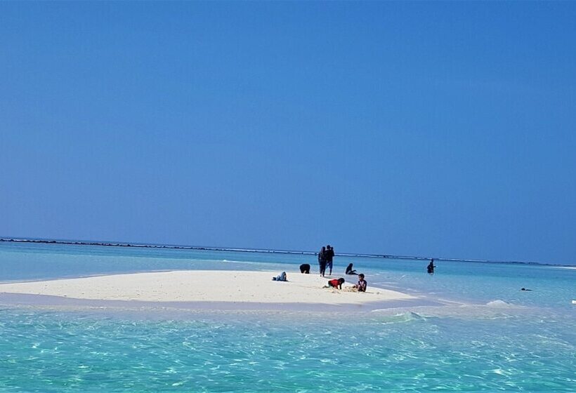 پانسیون Explore Island Inn