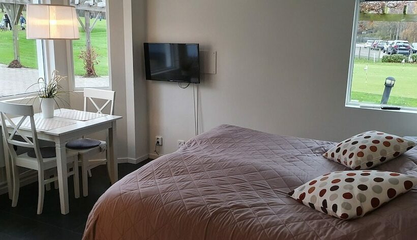 بنسيون Södersens Golf Lodge