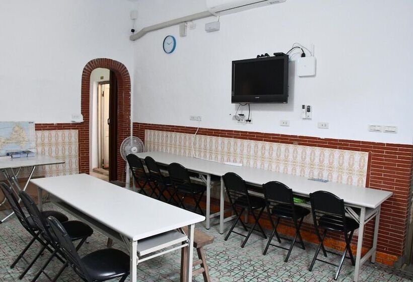 پانسیون Tumbler Travel