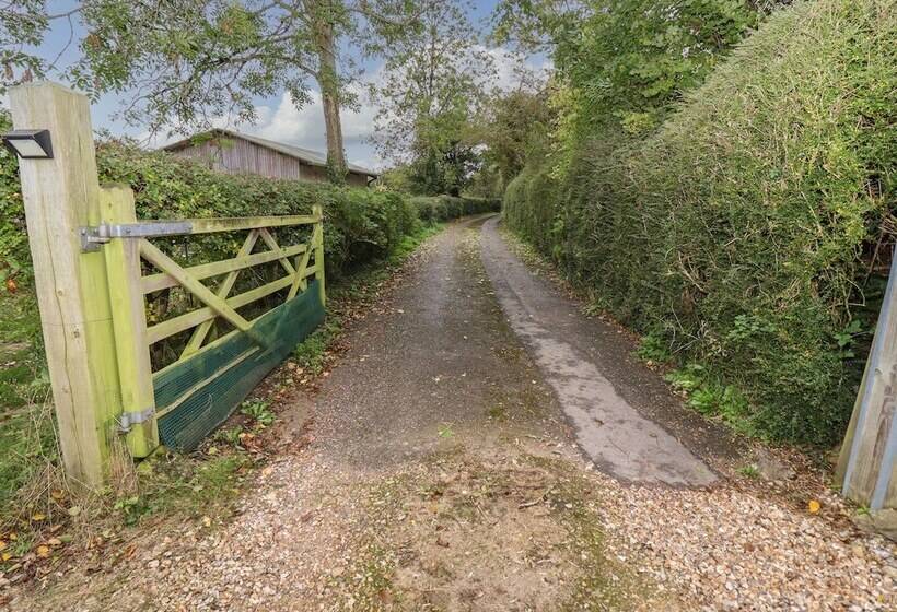 The Cottage At Barrow Mead