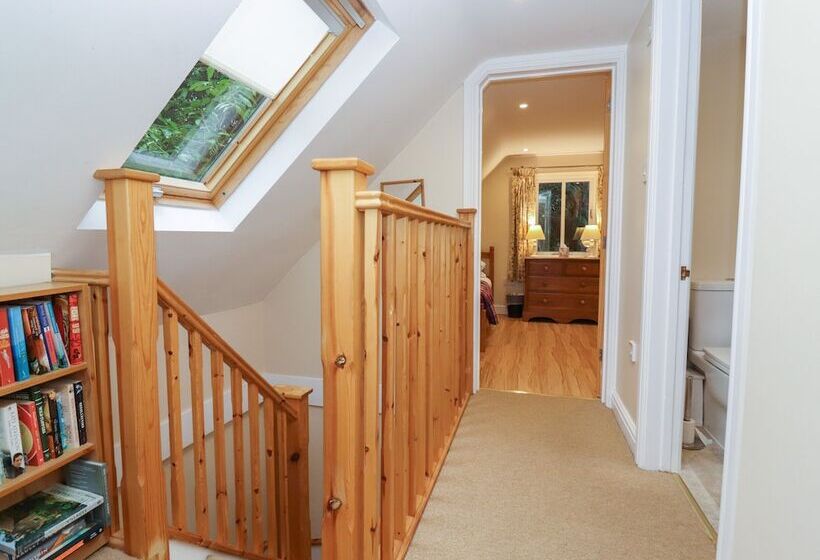 The Cottage At Barrow Mead