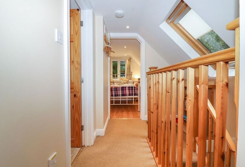 The Cottage At Barrow Mead