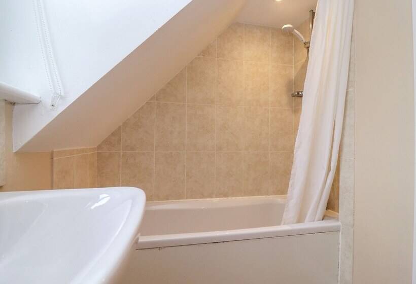 The Cottage At Barrow Mead