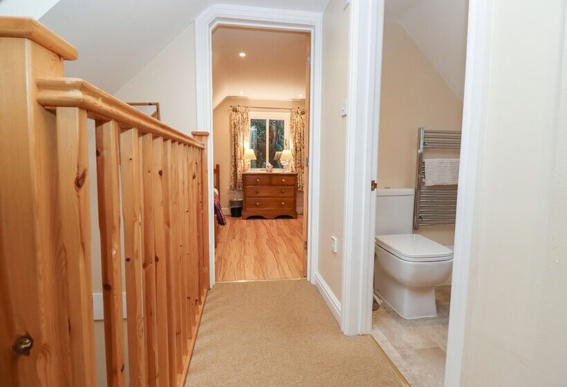 The Cottage At Barrow Mead