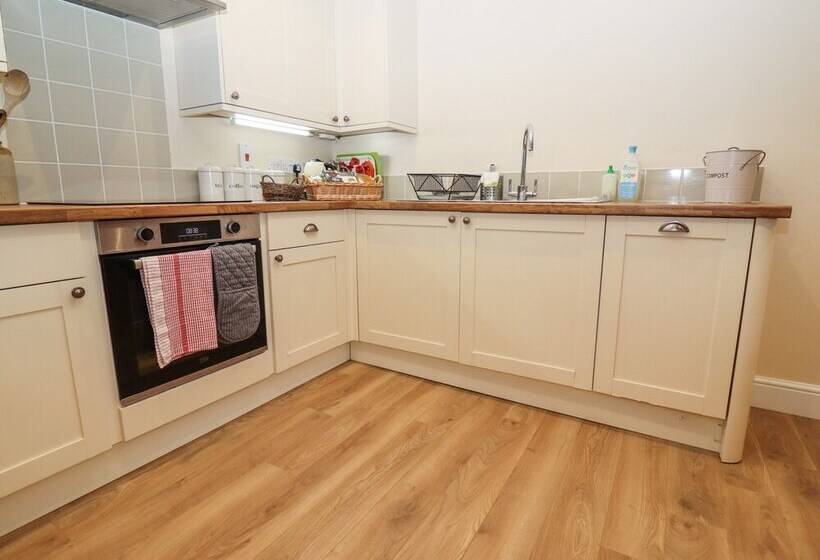 The Cottage At Barrow Mead