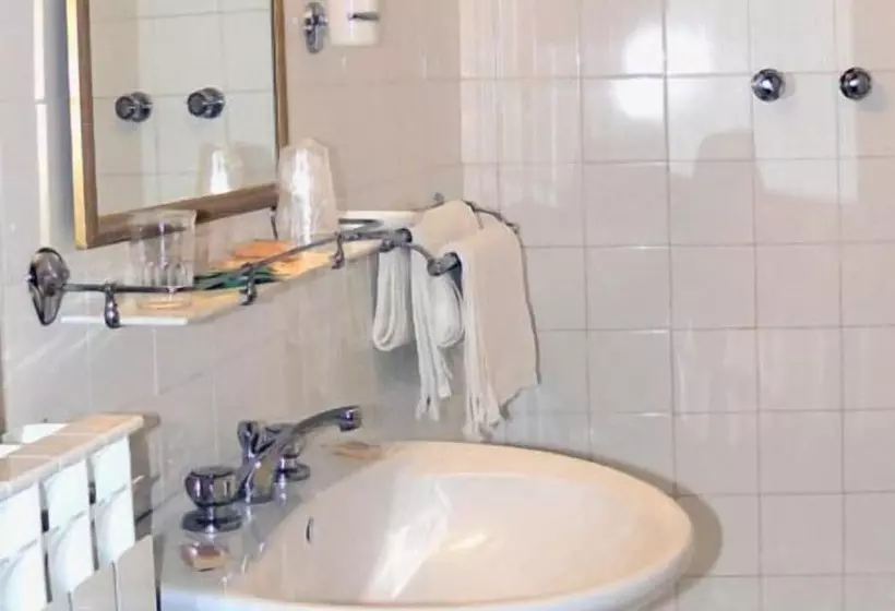 ベッドアンドブレックファースト Locanda Il Falco Nero