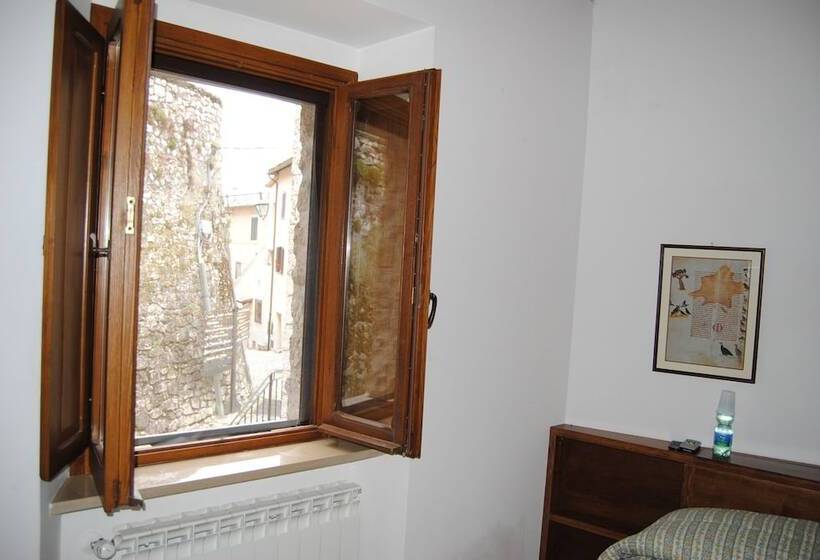 مبيت وإفطار Locanda Il Falco Nero