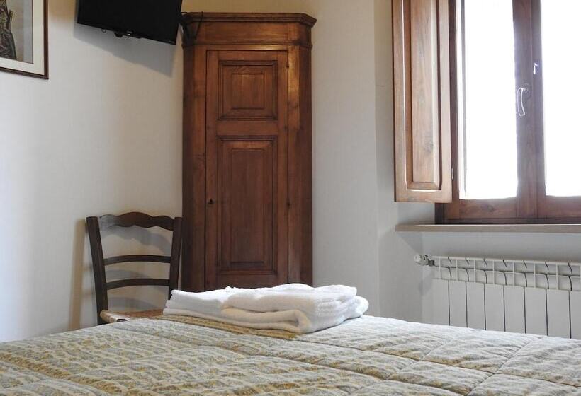 مبيت وإفطار Locanda Il Falco Nero