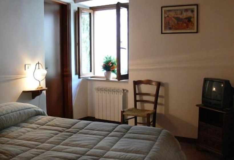 مبيت وإفطار Locanda Il Falco Nero