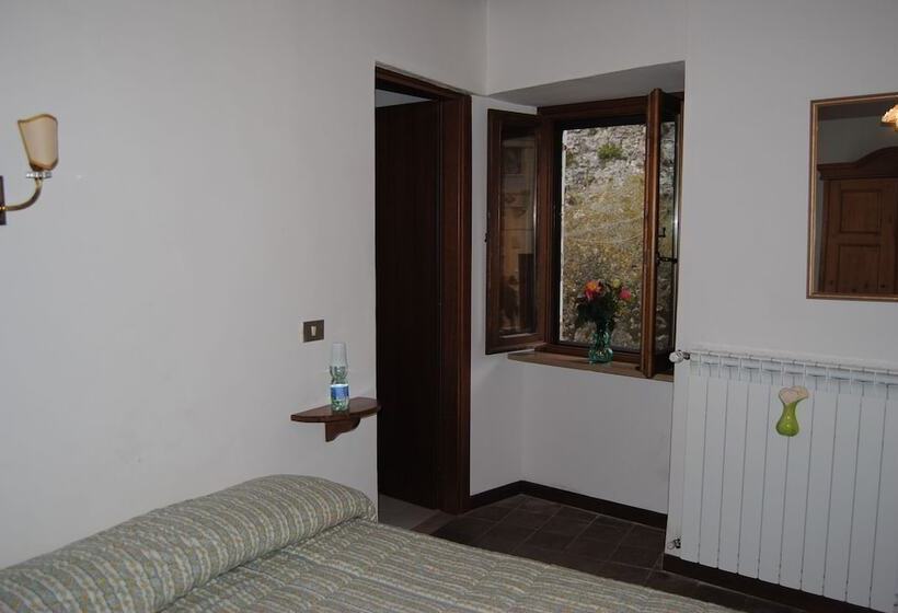 مبيت وإفطار Locanda Il Falco Nero