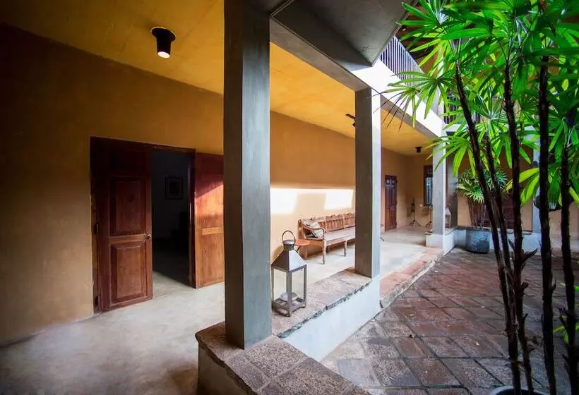تختخواب و صبحانه Mirissa Hills Resort