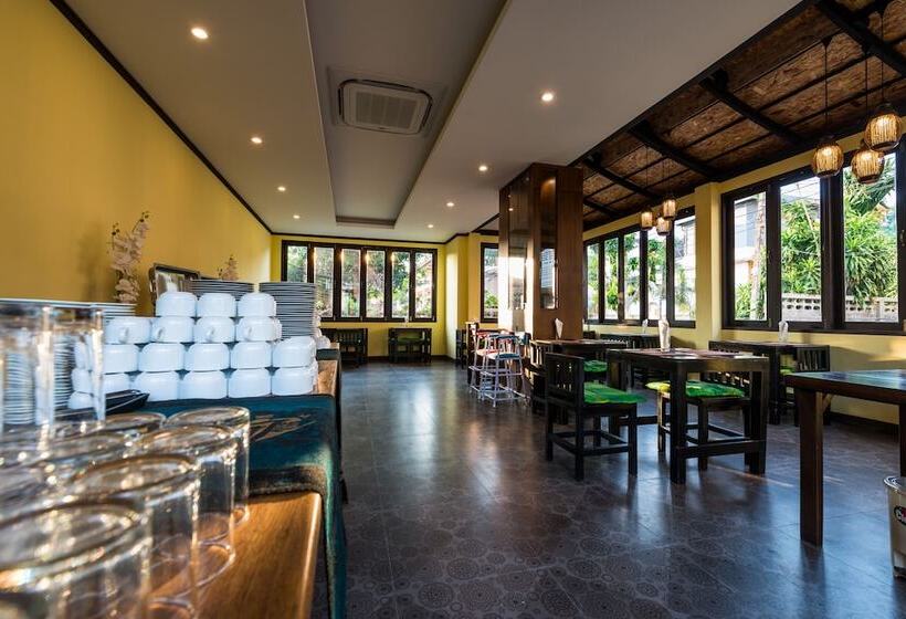 Hotel Baan Kata Maytha