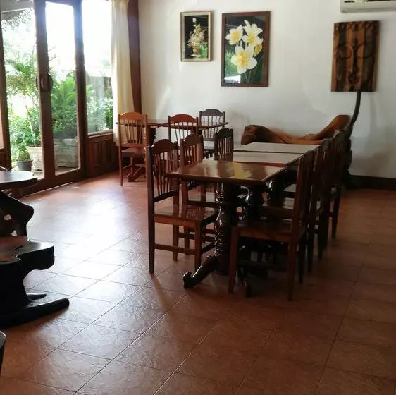 هتل Chanthasom Guest House