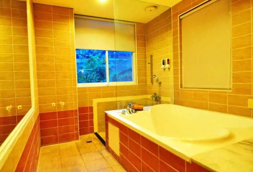 هتل Courier Station