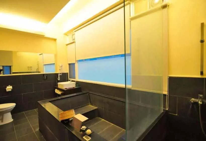 هتل Courier Station