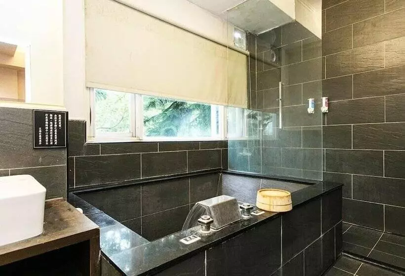 هتل Courier Station