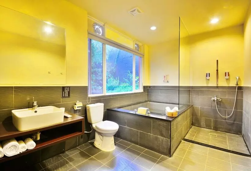 هتل Courier Station