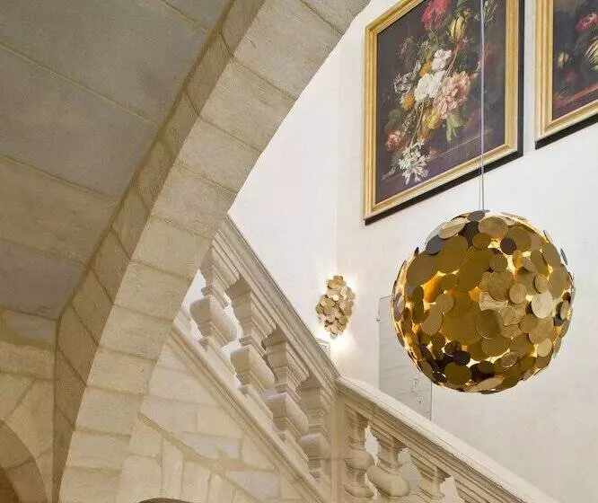 هتل La Maison D'uzès Relais & Châteaux