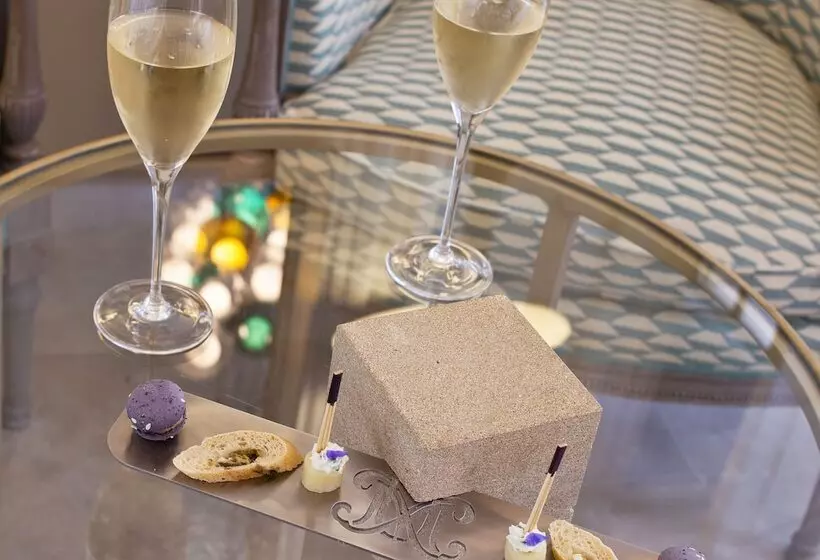 هتل La Maison D'uzès Relais & Châteaux