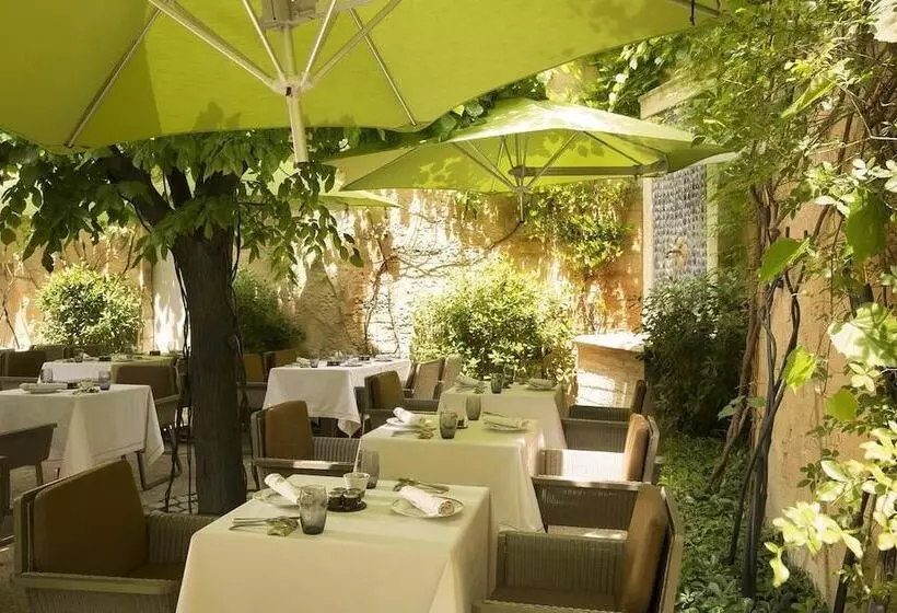 هتل La Maison D'uzès Relais & Châteaux