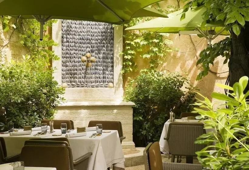 هتل La Maison D'uzès Relais & Châteaux