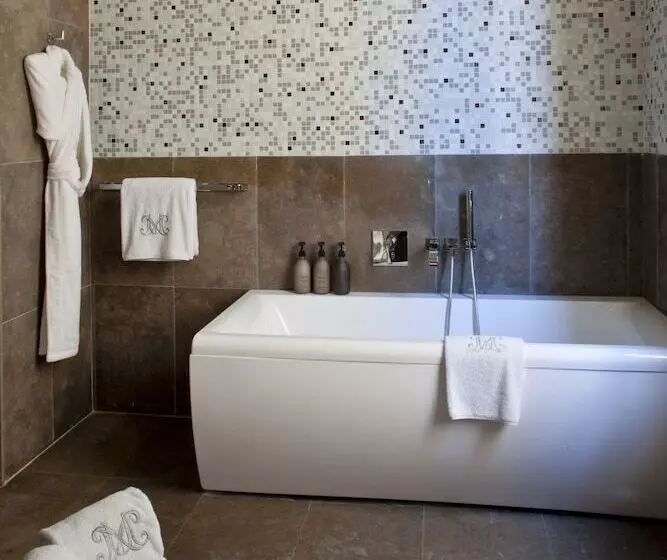 هتل La Maison D'uzès Relais & Châteaux