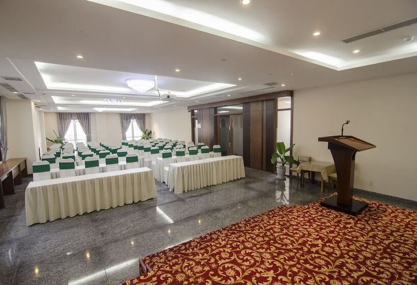 Moonlight Hotel Suites & Spa Vip   High Floor, The Best View In The City Center, Dragon Bridge View