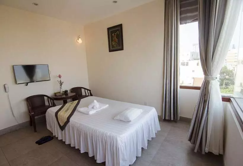 Moonlight Hotel Suites & Spa Vip High Floor, The Best View In The City Center, Dragon Bridge View