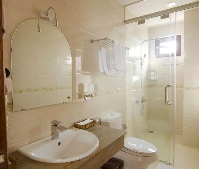Moonlight Hotel Suites & Spa Vip High Floor, The Best View In The City Center, Dragon Bridge View
