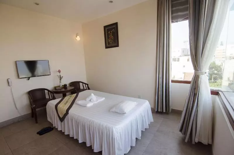 Moonlight Hotel Suites & Spa Vip High Floor, The Best View In The City Center, Dragon Bridge View