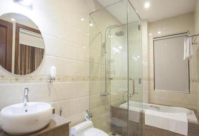 Moonlight Hotel Suites & Spa Vip   High Floor, The Best View In The City Center, Dragon Bridge View