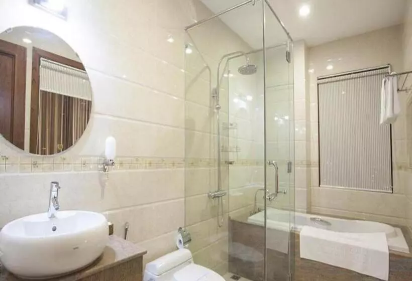 Moonlight Hotel Suites & Spa Vip High Floor, The Best View In The City Center, Dragon Bridge View