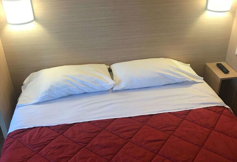 בית מלון כפרי Premiere Classe Montbeliard  Sochaux