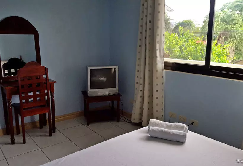 Pension (Hôtel basse catégorie) Lp  And Resto Bar